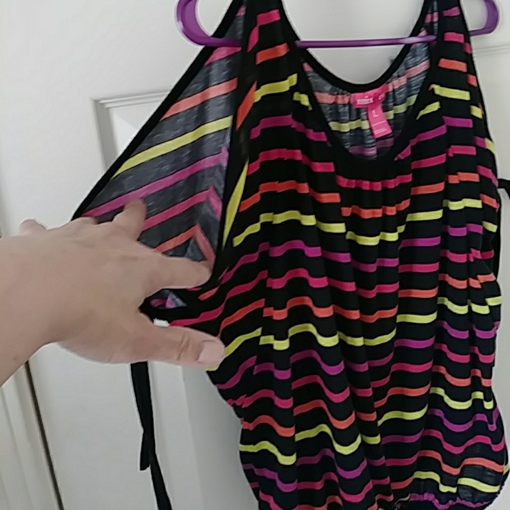 Top - Picture 2 of 2